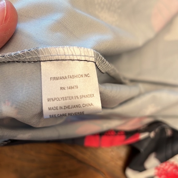 Lily Sleeveless Tunic Gray with Pink & White Flowers Size Large - Picture 5 of 8